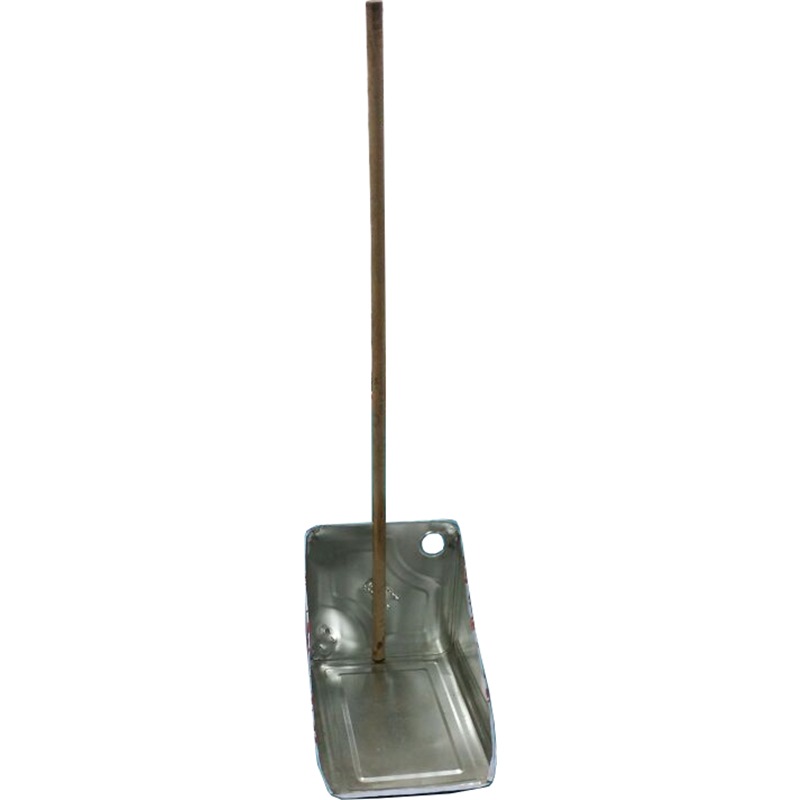 METAL DUSTPAN W/HANDLE