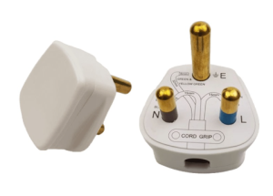 15A 3-pin plug top with round earth pin, fused, 250V, white with cord grip